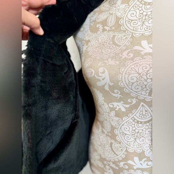 Coldwater Creek Women’s Faux Suede Vest Black Beaded Frog Toggle Closure Size M - Picture 5 of 8